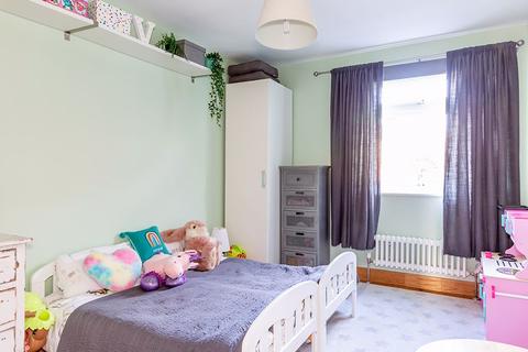 43 Warwick Gardens, Thames Ditton, KT7 0RB