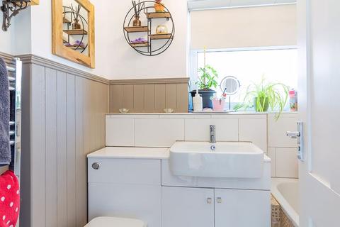 43 Warwick Gardens, Thames Ditton, KT7 0RB
