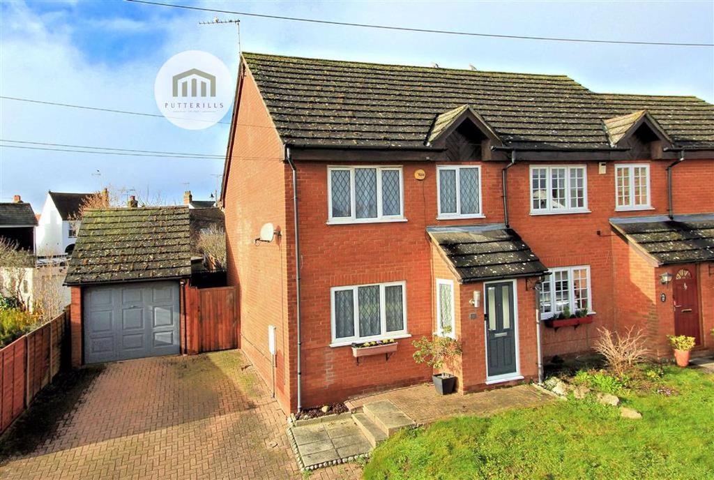 New Town Codicote SG4 8UQ 2 Bed Semi detached House 330 000