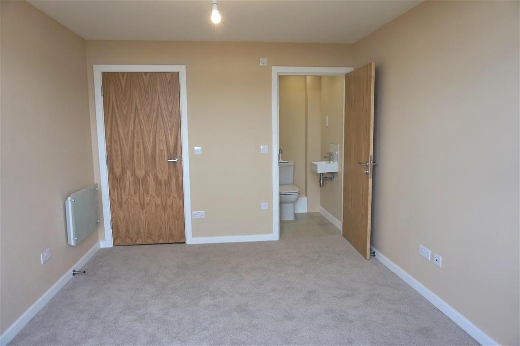 07 - Bed 2.JPG
