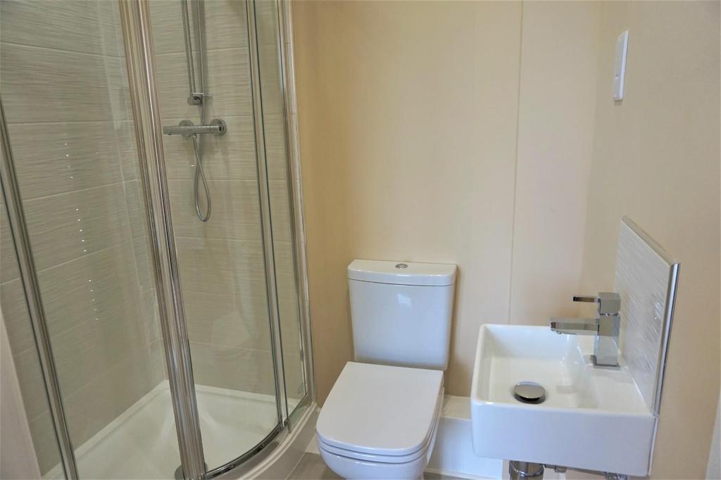 08 - Bed 1 Ensuite.JPG