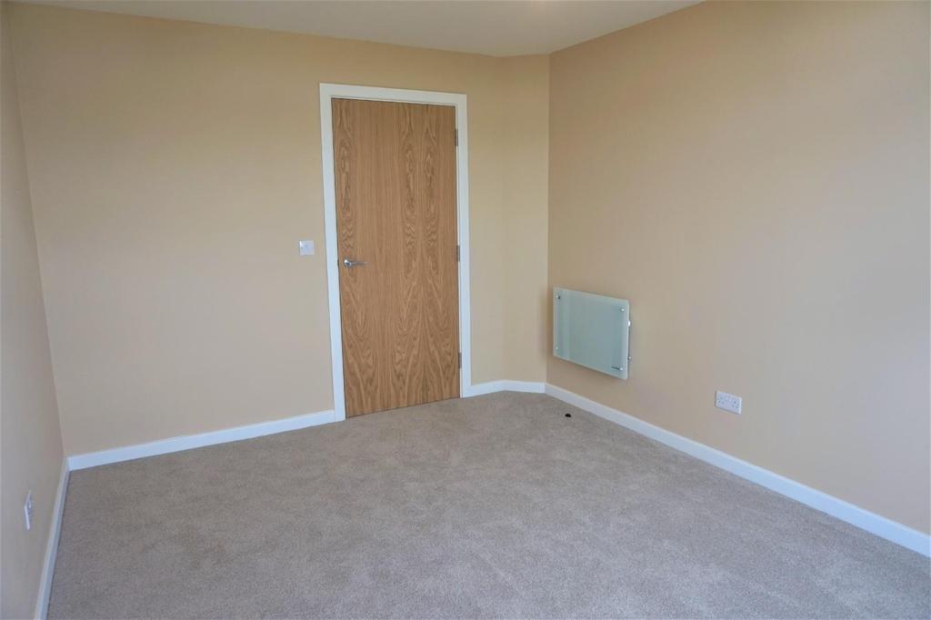 09 - Bed 1.JPG