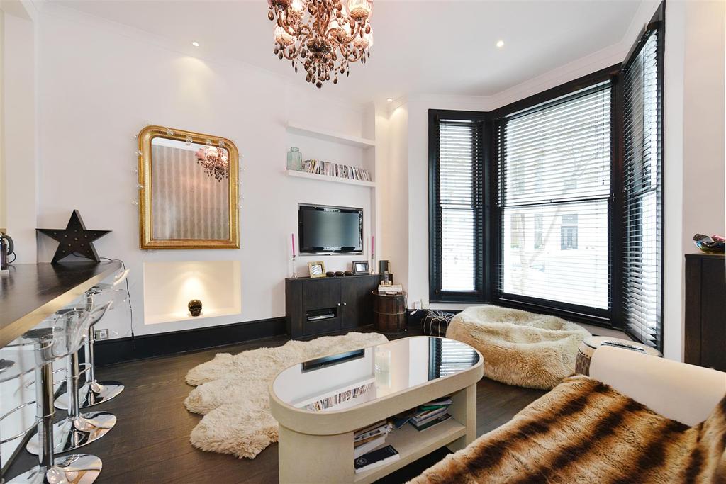Campden Grove, Kensington, W8 2 bed flat £2,500 pcm (£577 pw)