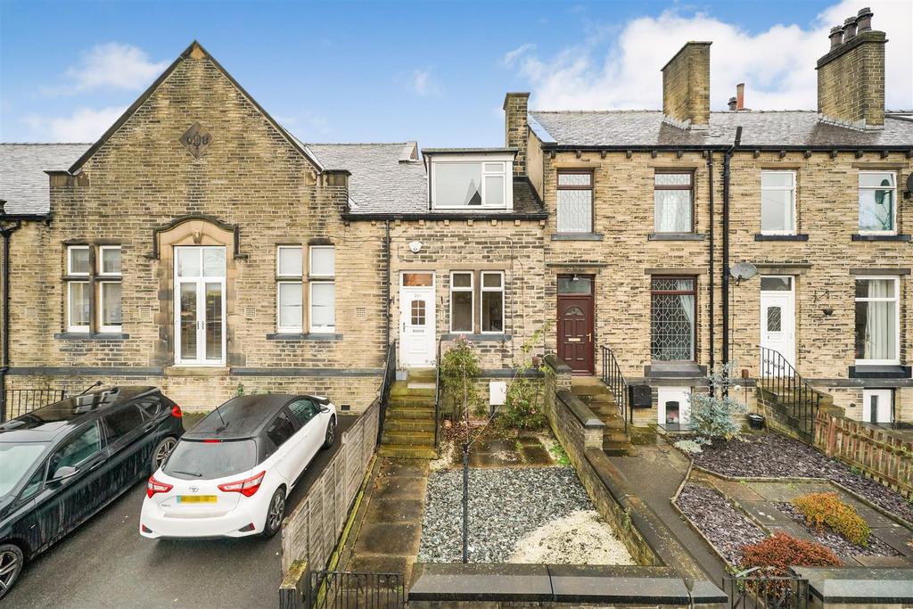 Oakes Road, Oakes, Huddersfield 2 bed terraced house £140,000