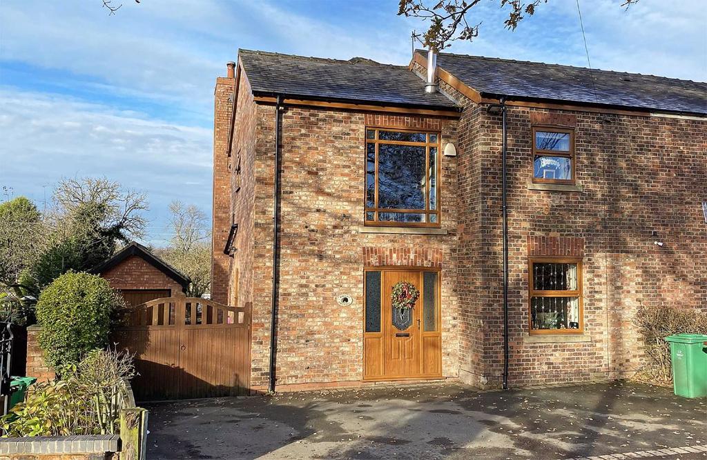Lane, Manchester, Manchester 4 bed semidetached house £
