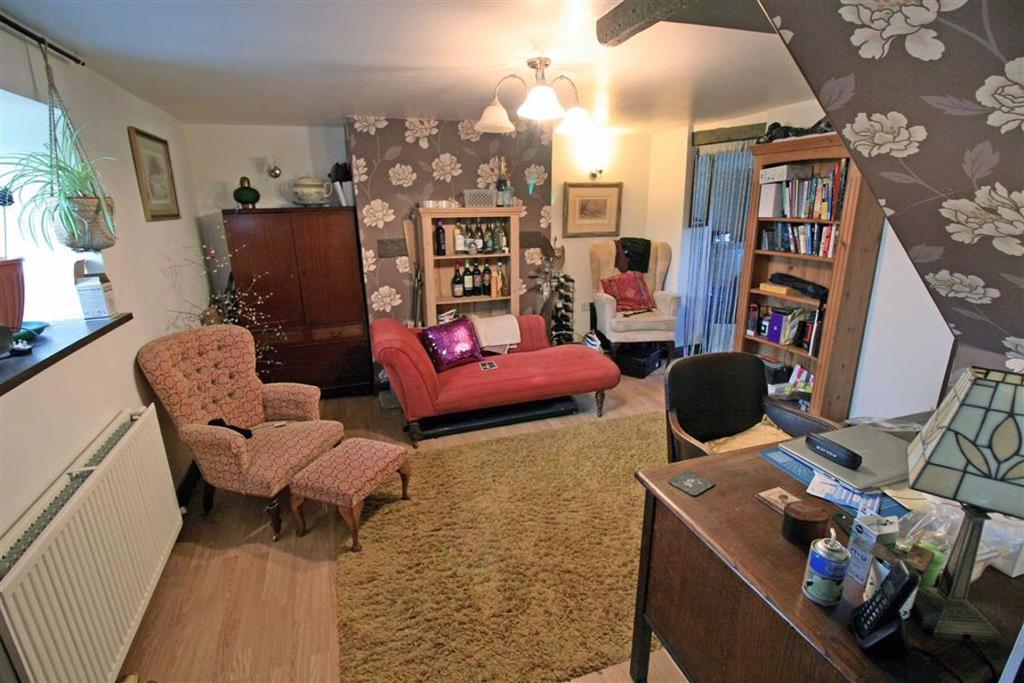 North Road, Gedney Hill 3 bed cottage £240,000