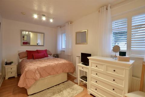 10 Caprice Close, Middleleaze, Swindon, SN5 5TB