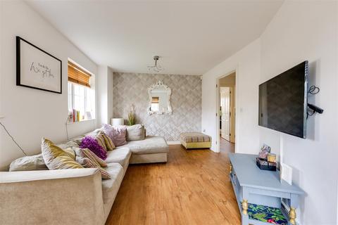 75 Claremont Crescent, Rayleigh, SS6 9GZ