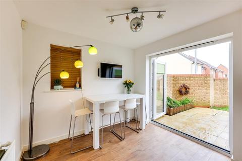 75 Claremont Crescent, Rayleigh, SS6 9GZ