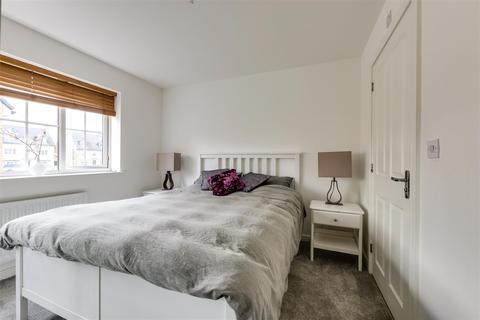 75 Claremont Crescent, Rayleigh, SS6 9GZ