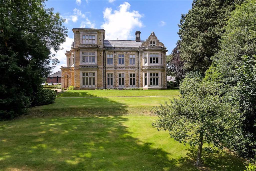 Hemsworth Walk, Ripon, North Yorkshire 2 bed apartment £240,000