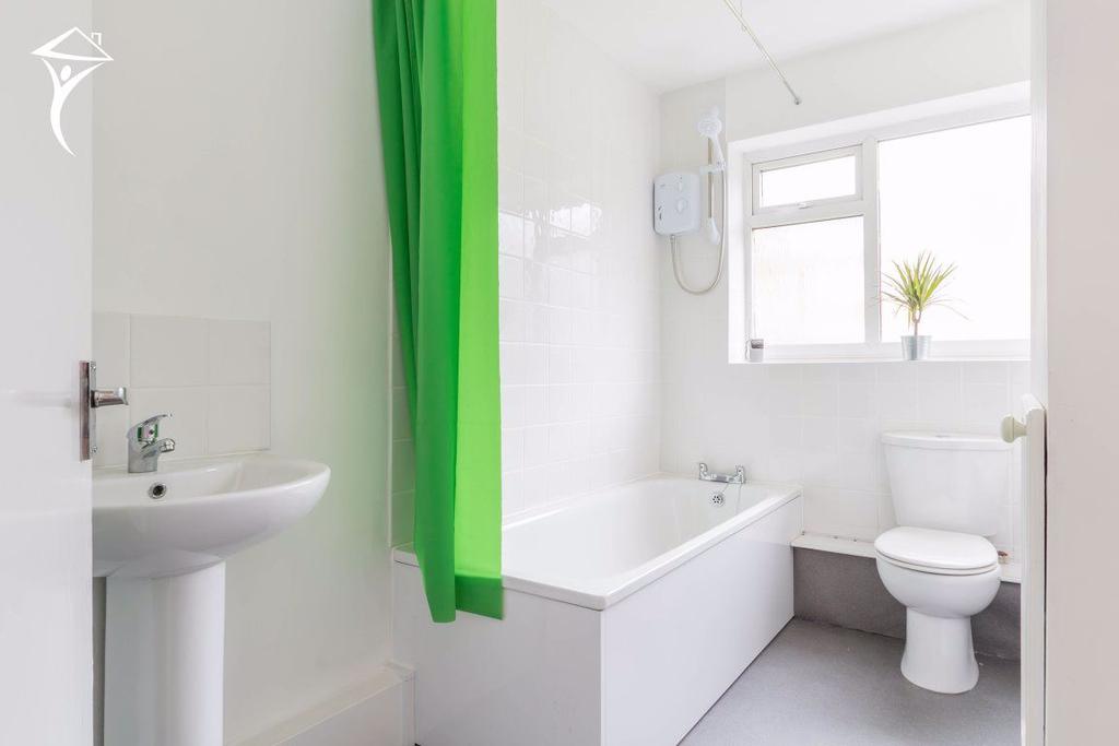 Paradise Court, Paradise Lane, Hall Green, B28 0DT 2 bed flat £695