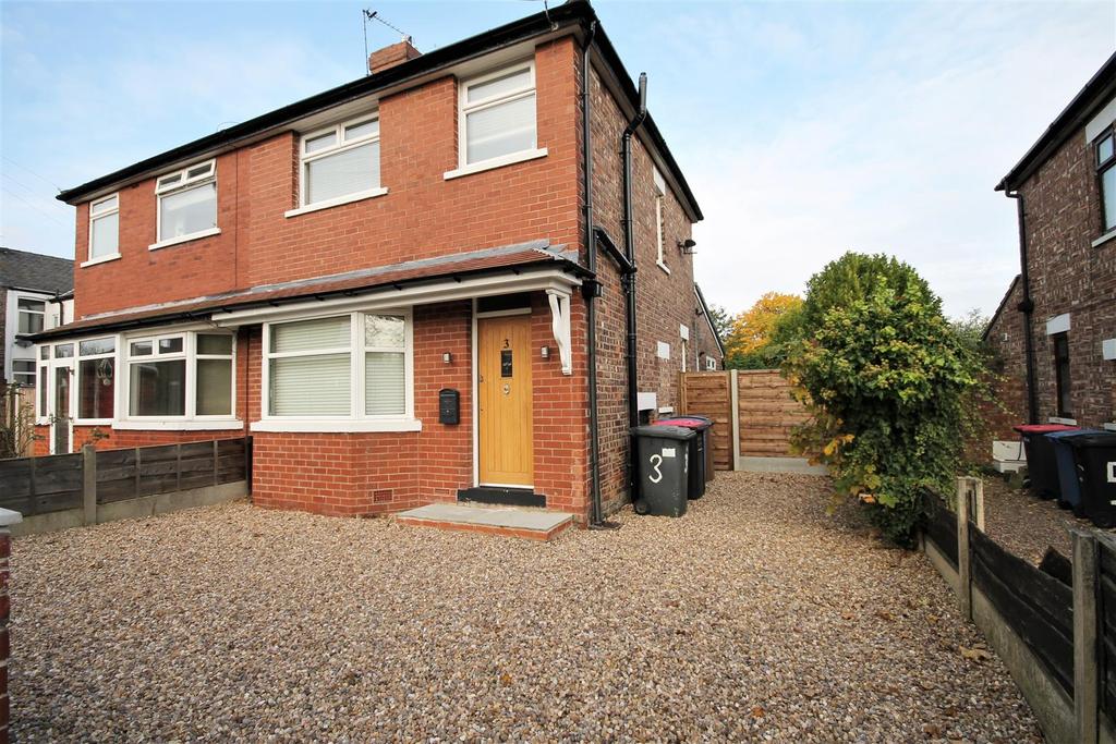 Shackleton Street, Eccles, Manchester 3 bed semidetached house £975