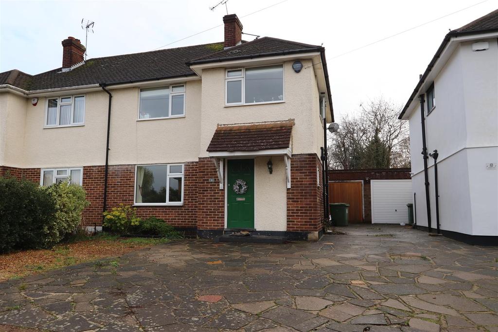 Abbots Close, Shenfield 3 bed semi-detached house - £600,000