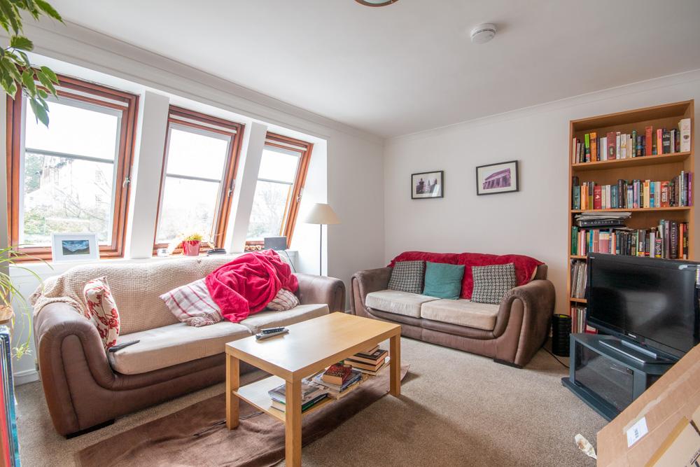 Ettrickdale Place Edinburgh EH3 5JN... 1 bed flat £625 pcm (£144 pw)