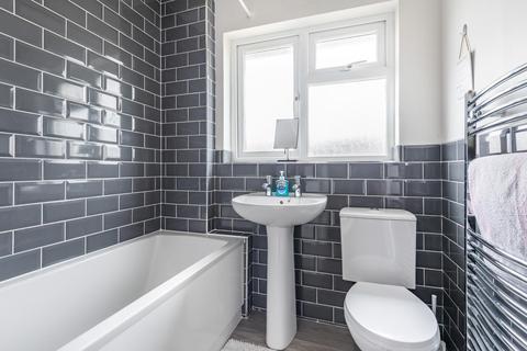 16 Bracken Close, Carterton, OX18 1UB