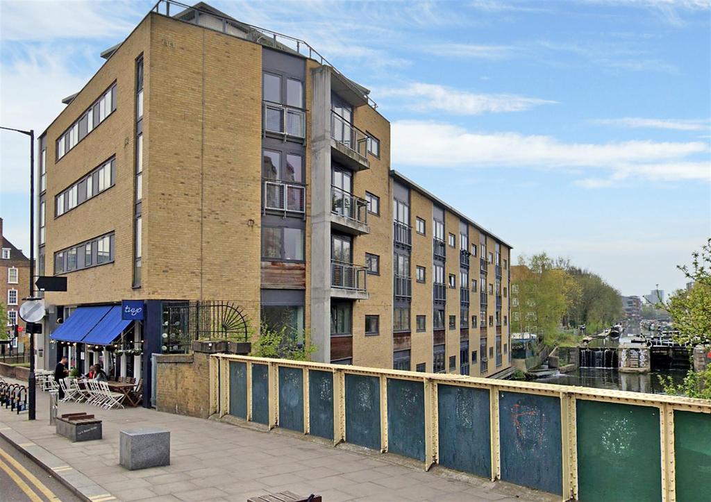 Pritchards Road, London, E2 1 bed apartment £1,500 pcm (£346 pw)
