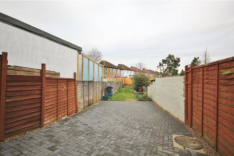 2 bedroom semi-detached house to rent, Northumberland Crescent, Feltham, TW14