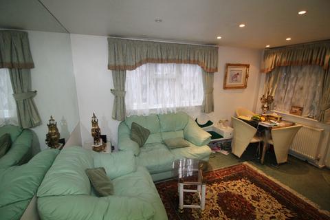 19 Kirkham Road, London, E6 5RY