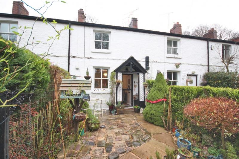 Middlewood Road Poynton SK12 1SH 2 bed detached house £305,000