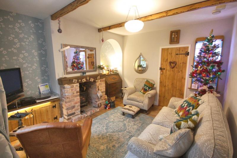 Middlewood Road Poynton SK12 1SH 2 bed detached house £305,000