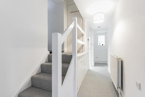 16b Drewstead Road, London, SW16 1AB