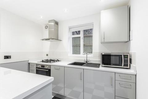 16b Drewstead Road, London, SW16 1AB
