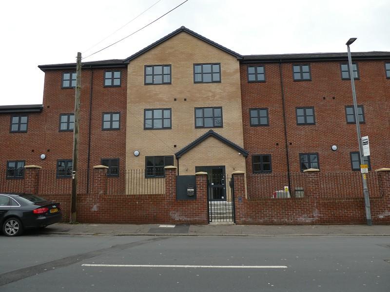 70 Chapman Street, Gorton, Manchester. M18 8DS 2 bed flat £750 pcm (£