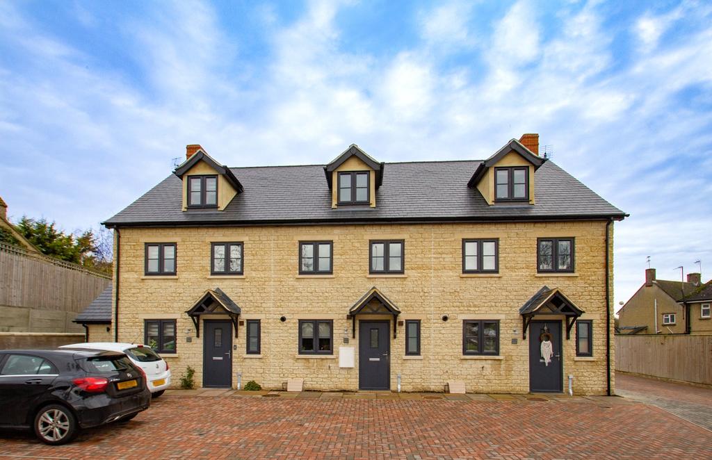 Hailey Road, Witney, Oxfordshire, OX28 3 bed terraced house £1,250