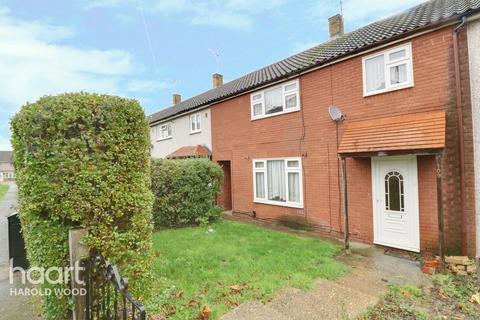 109 Montgomery Crescent, Romford, RM3 7UX