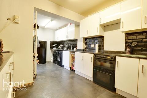 109 Montgomery Crescent, Romford, RM3 7UX