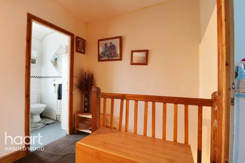 109 Montgomery Crescent, Romford, RM3 7UX