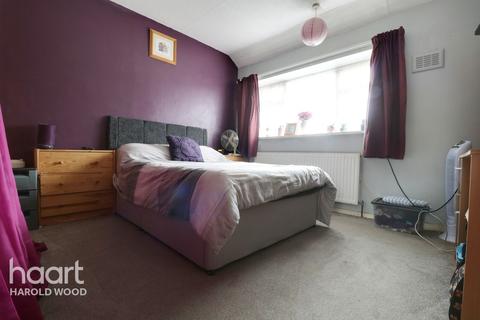 109 Montgomery Crescent, Romford, RM3 7UX