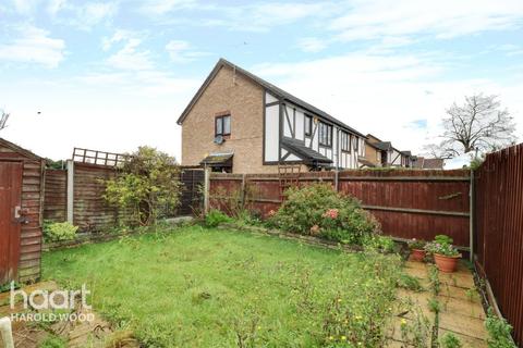 8 Messant Close, Harold Wood, Romford, RM3 0WP