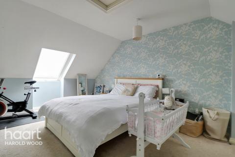 8 Messant Close, Harold Wood, Romford, RM3 0WP