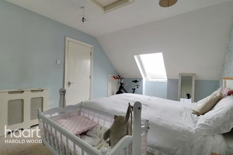 8 Messant Close, Harold Wood, Romford, RM3 0WP