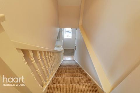 8 Messant Close, Harold Wood, Romford, RM3 0WP