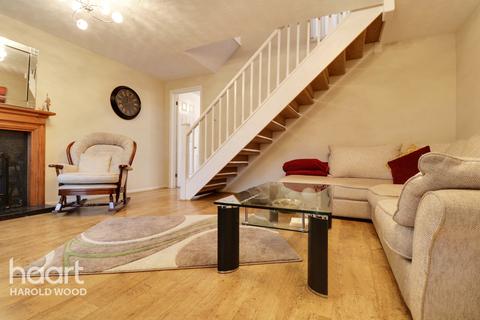 4 Joyes Close, Romford, RM3 9DF