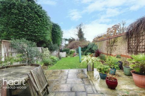 4 Joyes Close, Romford, RM3 9DF
