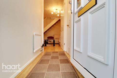 4 Joyes Close, Romford, RM3 9DF