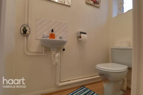 4 Joyes Close, Romford, RM3 9DF