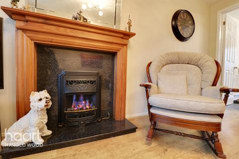 4 Joyes Close, Romford, RM3 9DF
