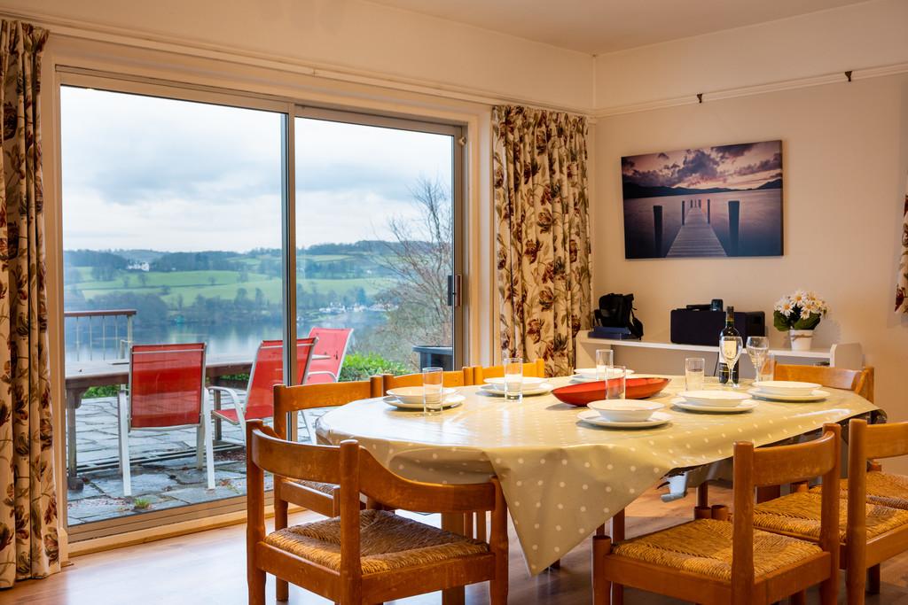 Family Kitchen / Dining Room