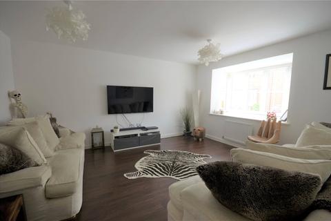 16 Apsley Road, Horley, RH6 9RX
