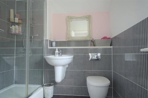 16 Apsley Road, Horley, RH6 9RX
