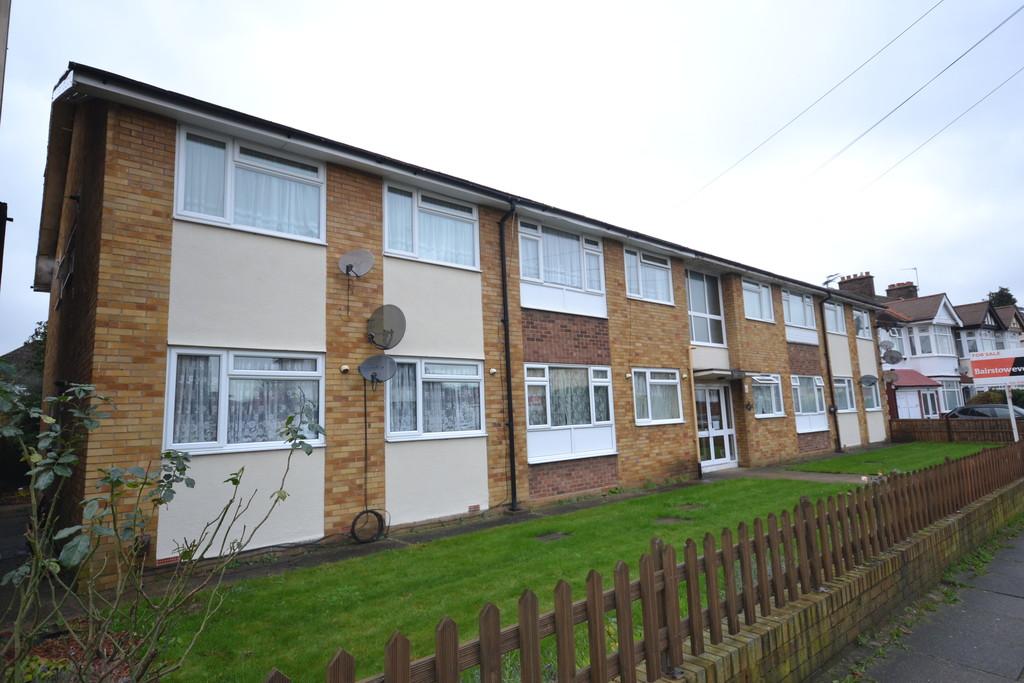 Chadwell court, Chadwell Avenue 2 bed apartment £1,200 pcm (£277 pw)