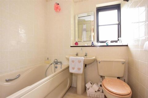12 Harvel Avenue, Rochester, ME2 3JU