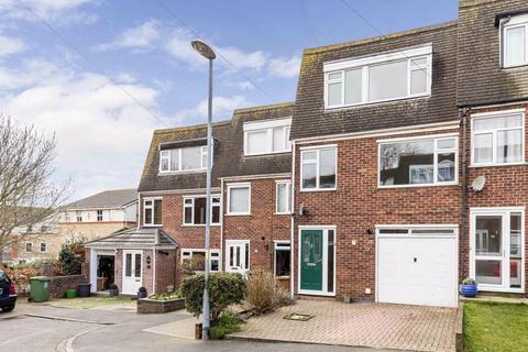 6 Acorn Close, Portsmouth, PO6 1AU