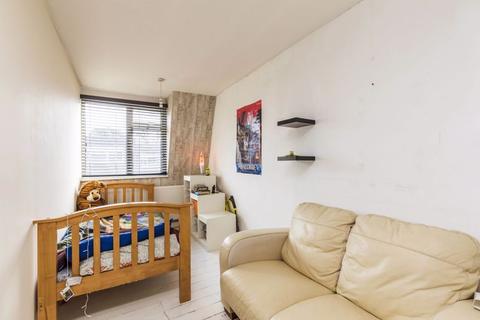 6 Acorn Close, Portsmouth, PO6 1AU
