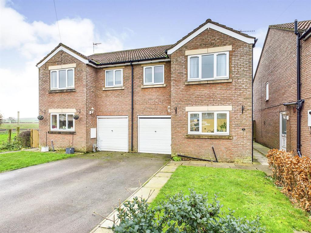 Laking Mews, Wold Newton, Driffield 3 bed semidetached house £170,000
